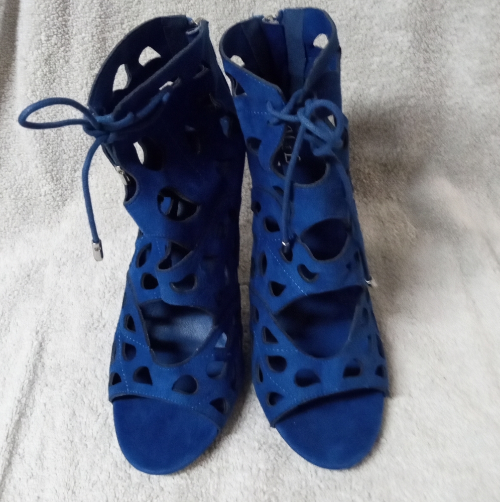 M & L royal blue laceup zippered stilettos w/Lazer teardrop cutouts Sz 10 bootie